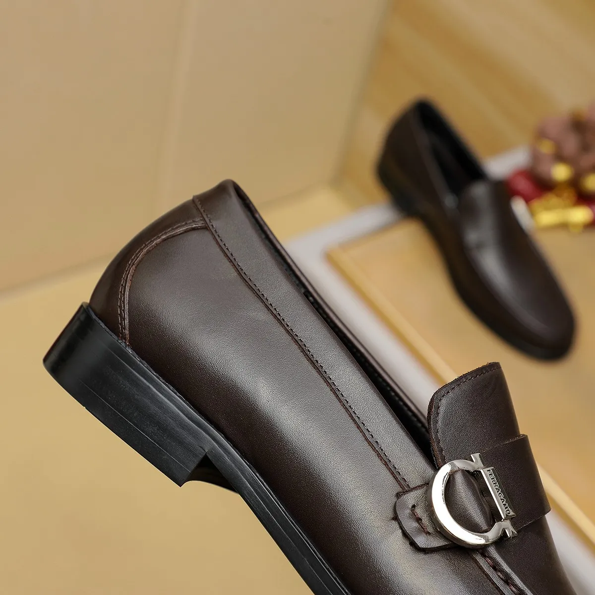 Men's shoes 250 Ferragamo [Ferragamo] top imported suit men's shoes 💯Original copy of the official website, product materials: selected imported embossed calfskin + luxury hardware buckle accessories ~ imported water-dyed cow 🐂 leather lining. Strong three-dimensional visual effect, original combination outsole, multiple colors available😘 Size: 39-44 (38.45.46. Customized)